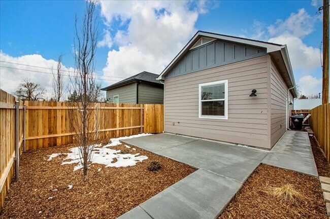 Building Photo - Stunning newer home in a great Boise location