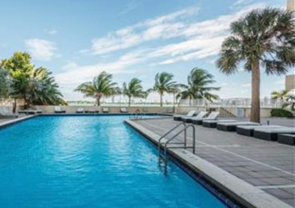 Building Photo - 2225 NE 123rd St