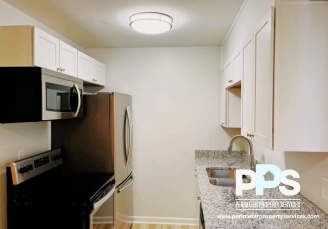 Building Photo - 6127-6129 E Fayetteville Dr