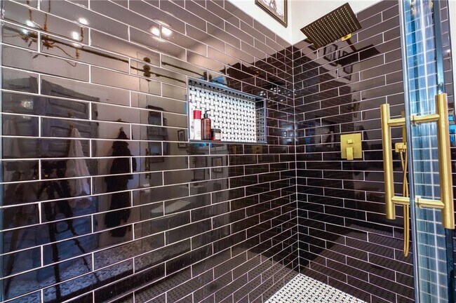 Building Photo - 85 Waddell St NE