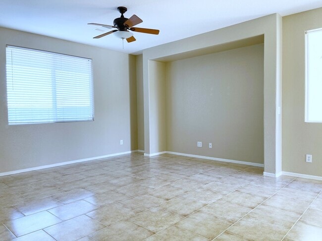 Building Photo - Spacious Living, Granite Counters, Great Location!