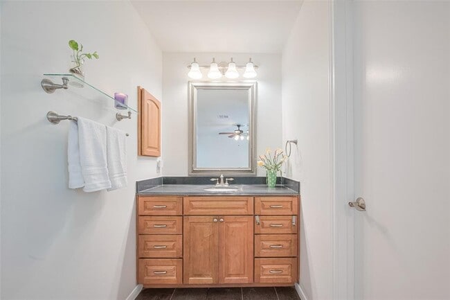 Building Photo - 5115 Kingfisher Dr