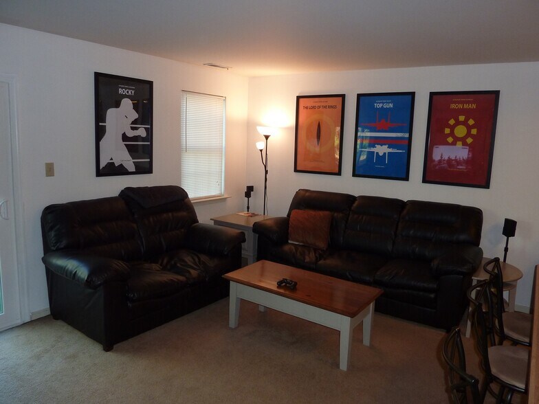 Rear Family Room - 2 Maple Dr