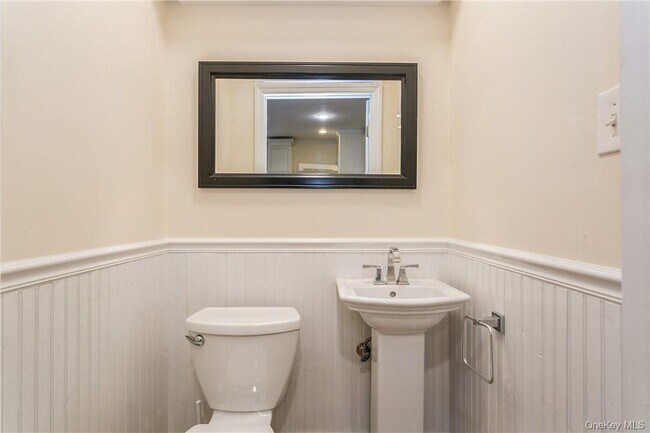 Building Photo - 7 Cotswold Way