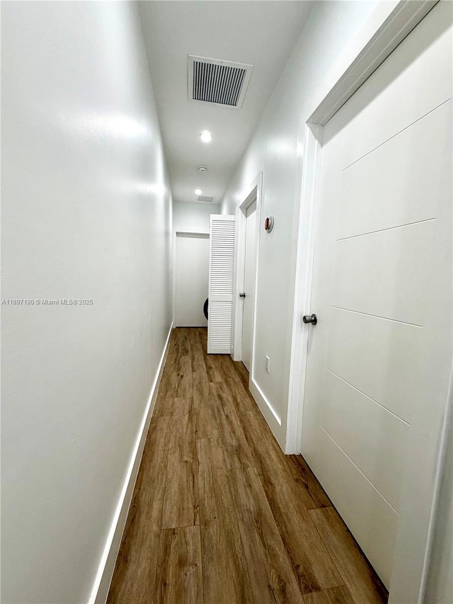 Building Photo - 918 NW 23rd Ct