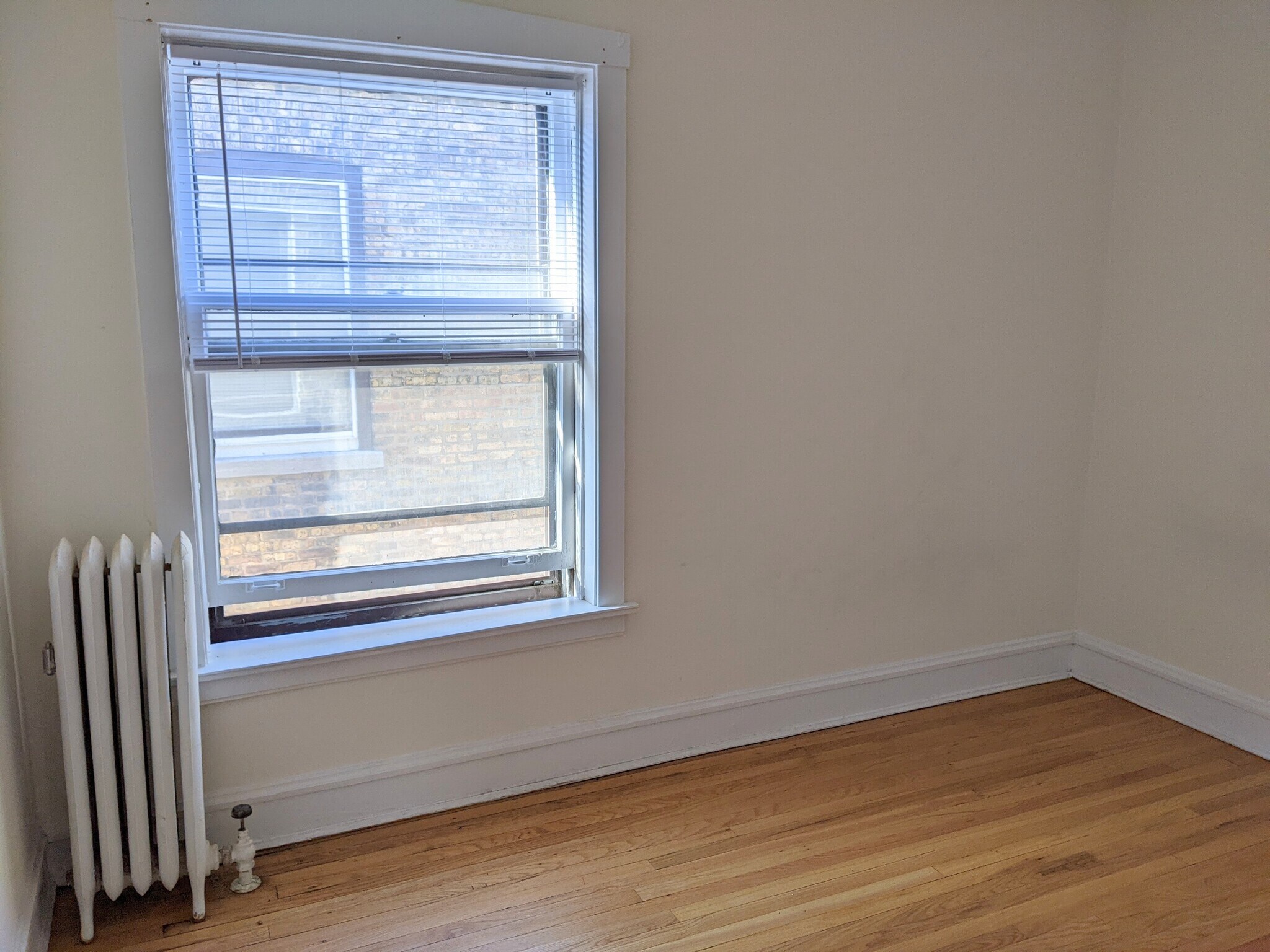 Building Photo - 731 Hinman Ave