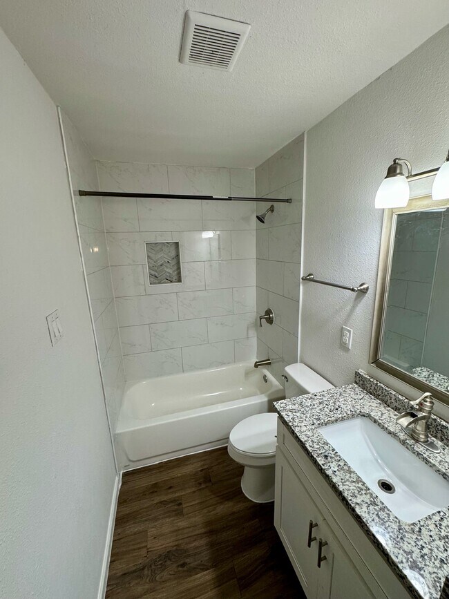 Building Photo - 3003 Lemmontree Ln