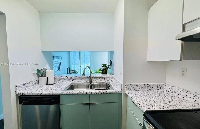 Building Photo - 800 N Miami Ave