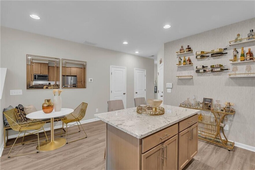 Building Photo - 1959 Hidden Hts