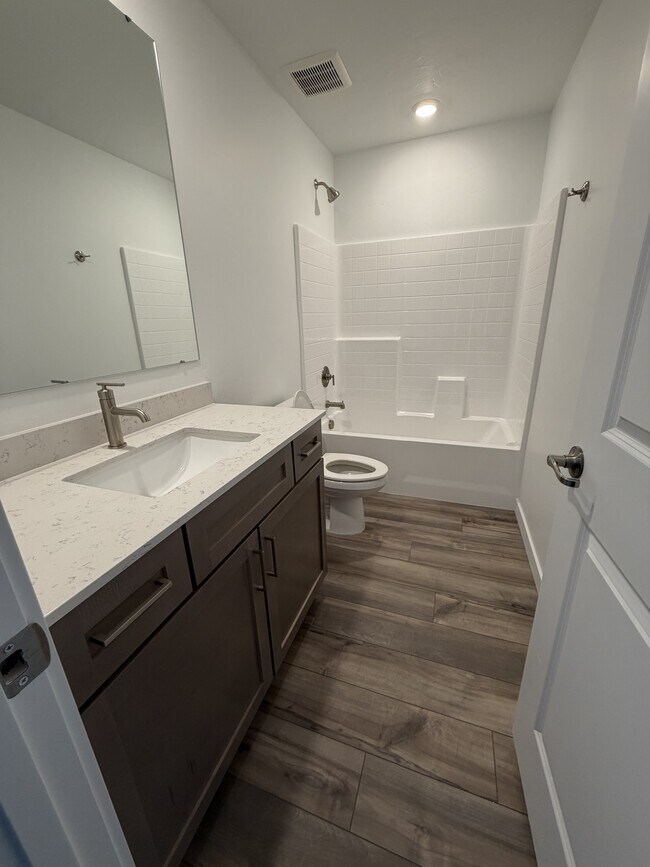 Building Photo - 273 Lightning Ave