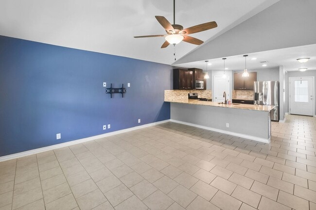 Building Photo - 4 Bedroom/2.5 Bath Tausch Farm Subdivision