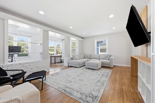 Building Photo - 2749 Hendricks Ave