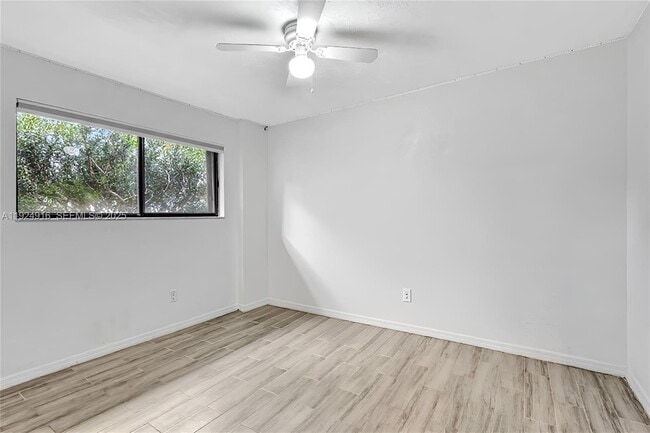 Building Photo - 168 Westwood Dr