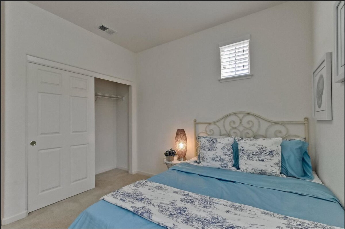 Building Photo - 34503 Torrey Pine Ln