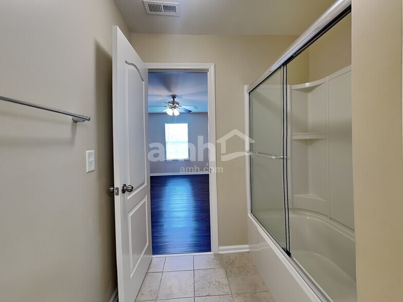 Building Photo - 1613 Deer Meadows Dr