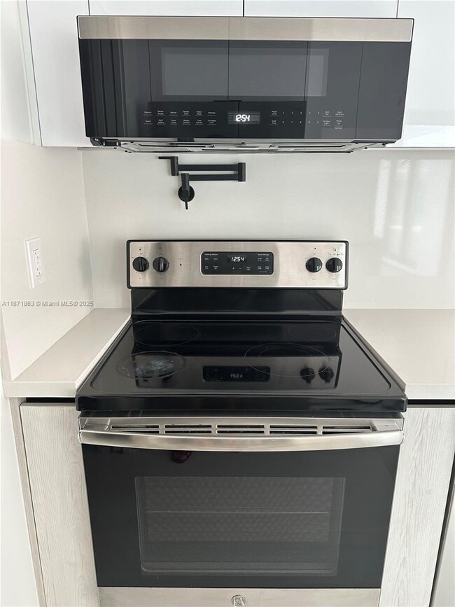 Building Photo - 6010 SW 108th Pl