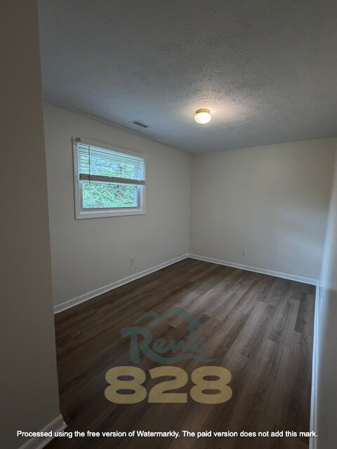 Building Photo - 609 Pineland Rd