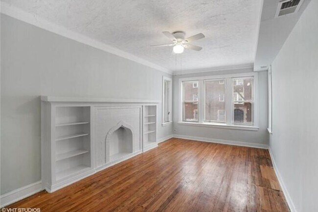 Building Photo - 1008 W 76th St