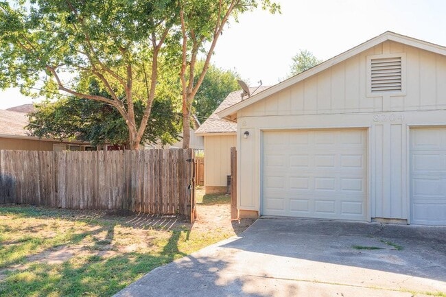 Building Photo - 8204 West Gate Blvd