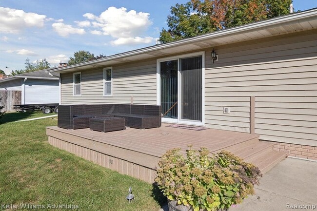 Building Photo - 245 Lynbrook Dr