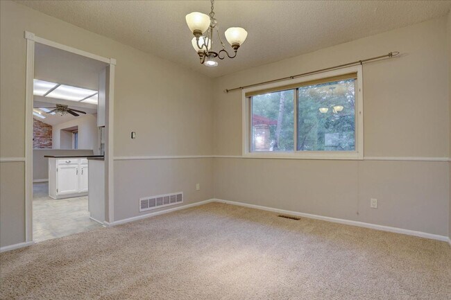 Building Photo - 10701 Hobbit Ln