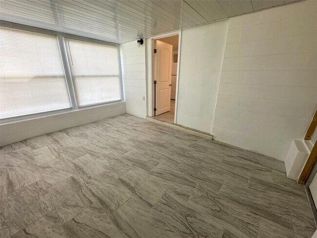 Building Photo - 3607 Cambridge St