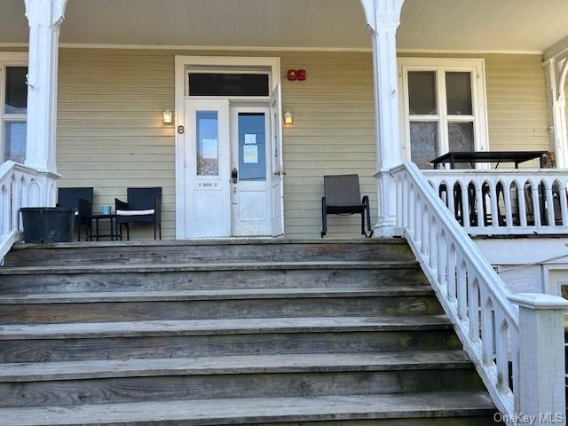 Building Photo - 8 Grove St