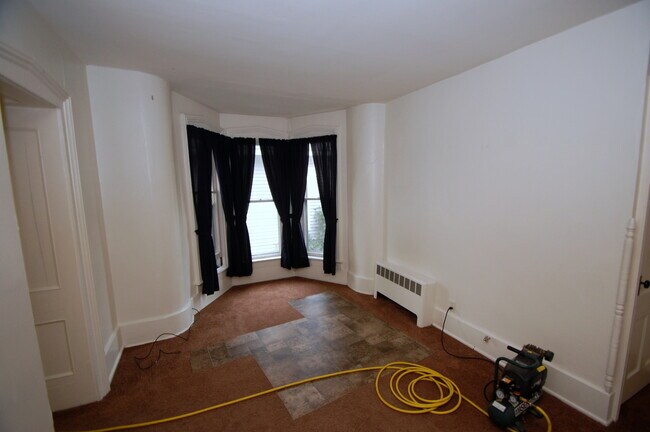 Building Photo - 317 S 5th St