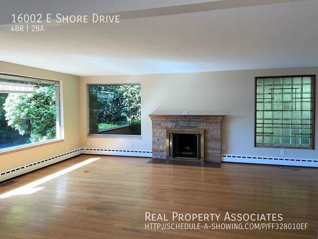 Building Photo - 3 bedrooms, 1 bathroom House on Martha Lak...