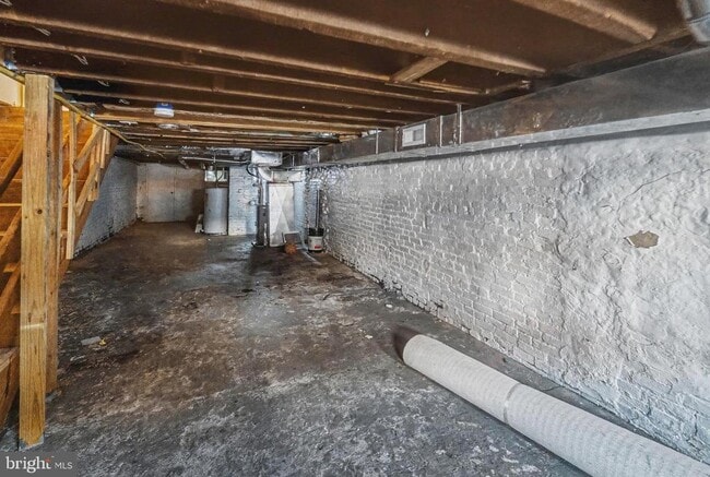 Building Photo - 407 W 28th St