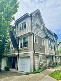 Building Photo - 3-Bed End-Unit Townhome in Redmond