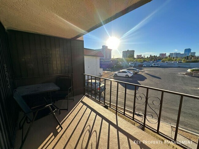 Building Photo - 1405 E Vegas Valley Dr