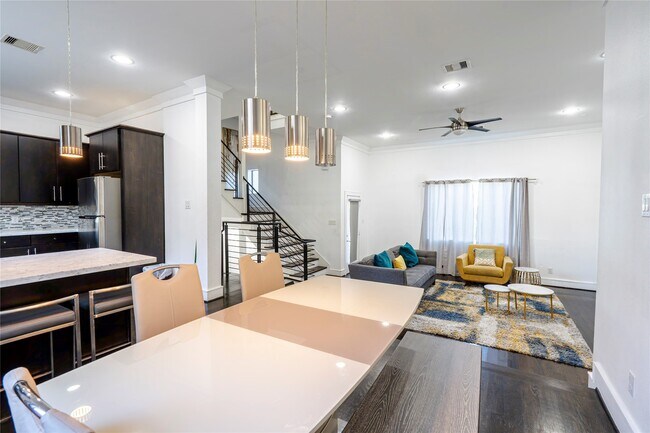 Building Photo - 1205 Summer St