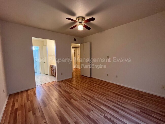 Building Photo - 10610 S 48th St