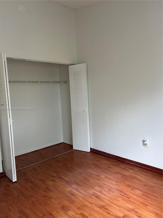 Building Photo - 6245 SW Kendale Lakes Cir