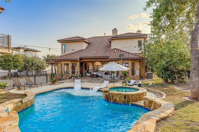 Building Photo - 17005 Northlake Hills Dr