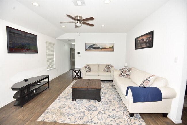 Building Photo - 16684 Lonely Pines Dr