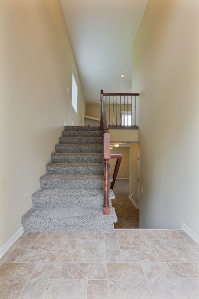 Building Photo - 14252 Newport Ave