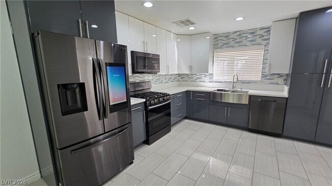 Building Photo - 5256 Paradise Valley Ave