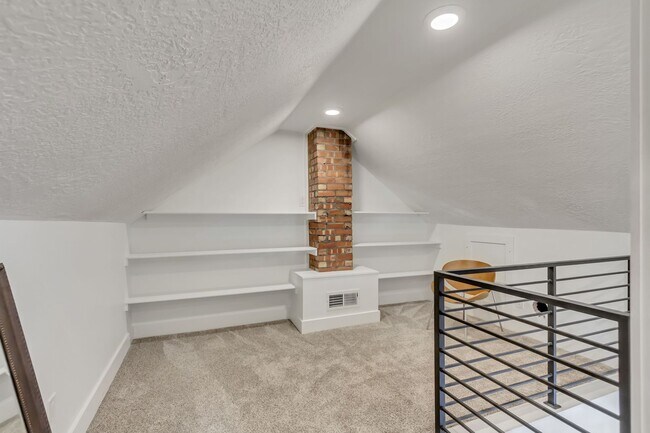 Building Photo - Elegant Yale Crest Bungalow in the Heart o...