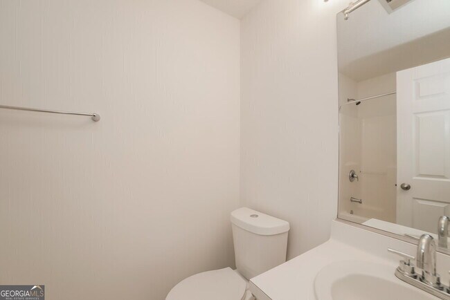 Building Photo - 5725 Newnan Cir