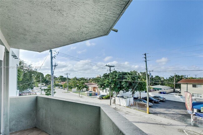 Building Photo - 2550 SW 27th Ave