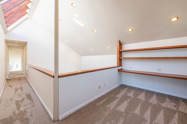 Building Photo - Warm & Inviting Manhattan Beach Rental Home!