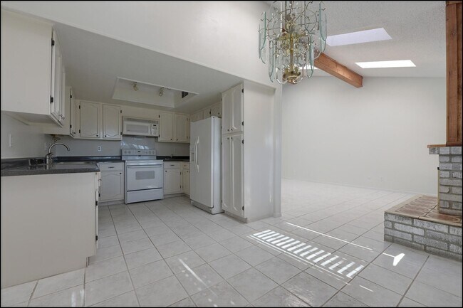 Building Photo - 6622 Dawn Dr
