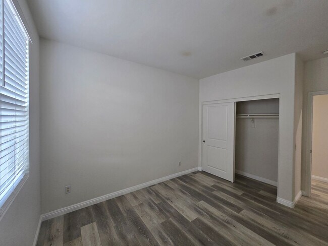 Building Photo - Open-Concept Living with Downstairs Bedroom & Enclosed Patio Retreat