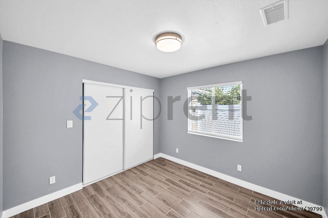 Building Photo - 9320 Ives St