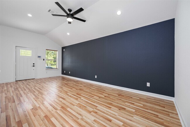Building Photo - 5126 Pershing St