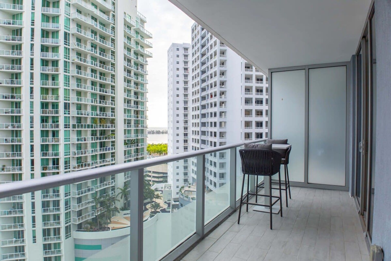 Building Photo - 1300 Brickell Bay Dr