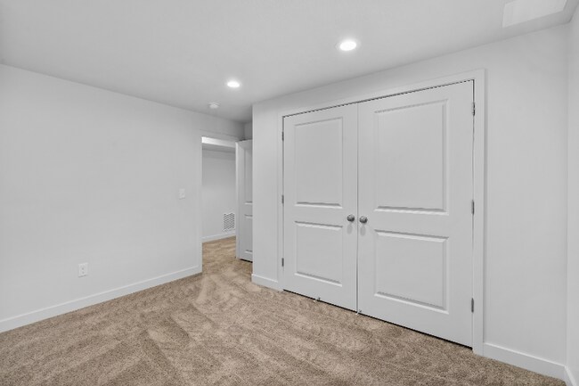 Building Photo - 4287 Golden Grv