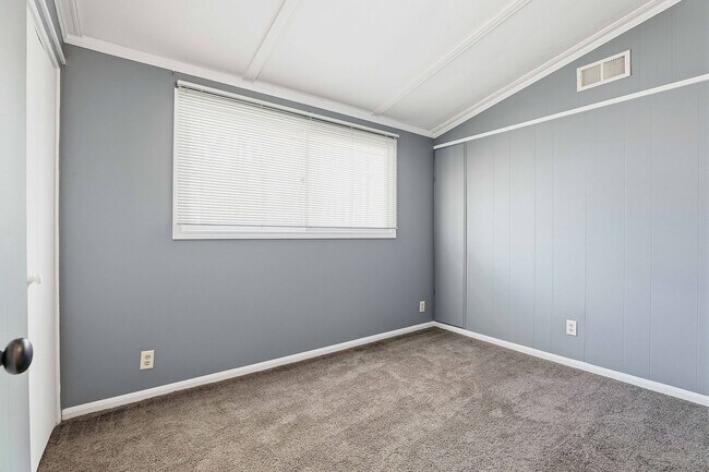 Building Photo - Private Home on 6 acres in Whitewater Schools!